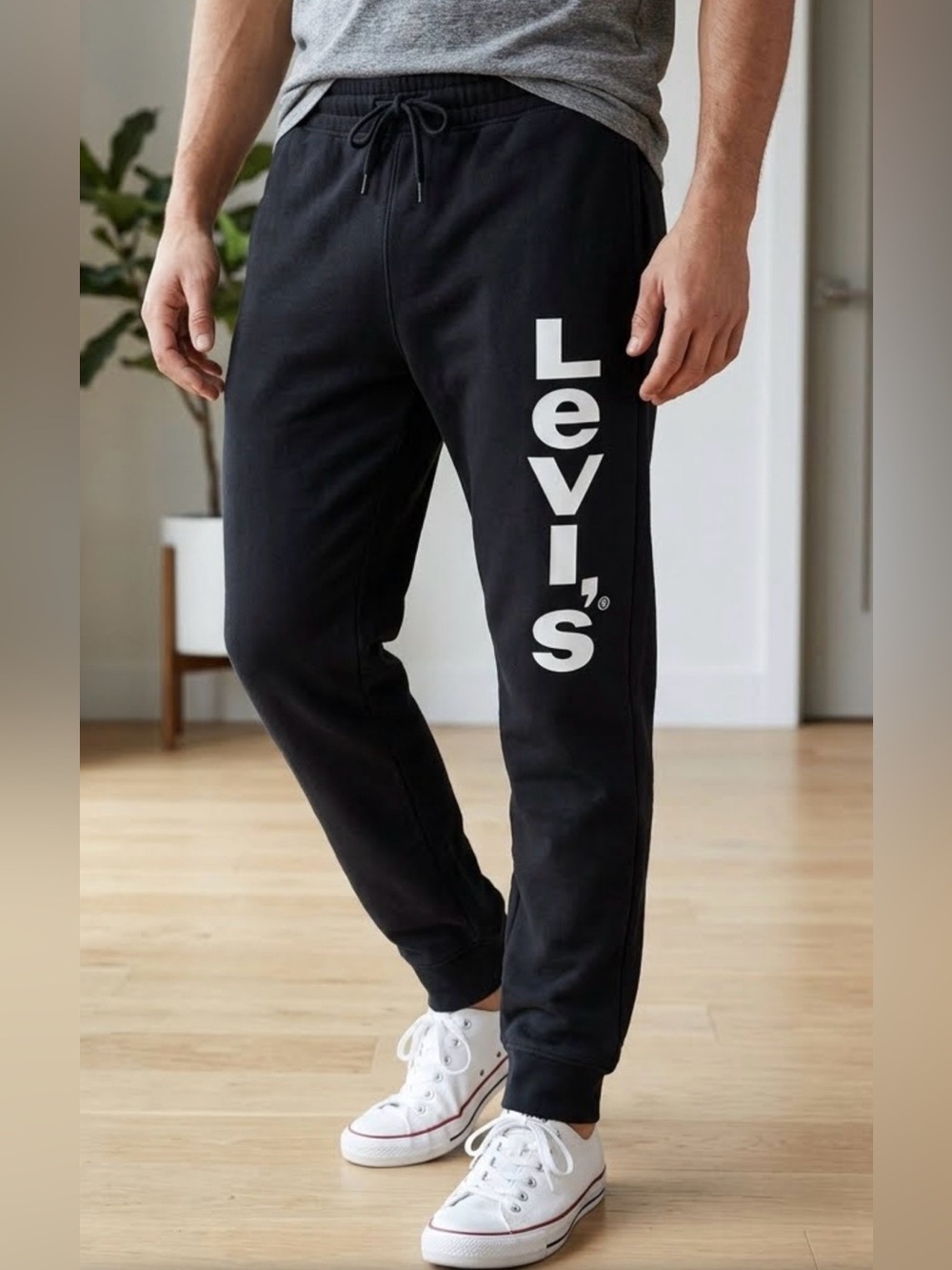 Levi’s Kids Black Logo Jogger Sweatpants Excellent Condition Size L